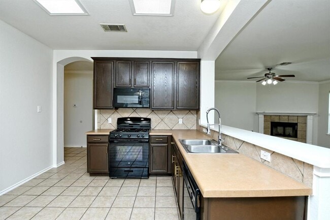 Building Photo - 2112 Mir Woods Dr