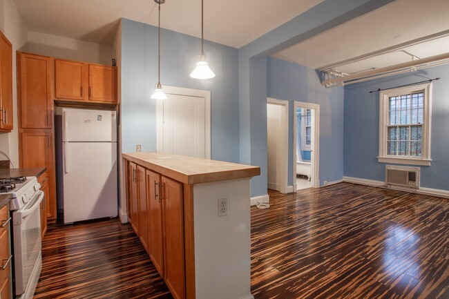 Building Photo - Spacious 1 Bd in Adams Morgan // Storage I...