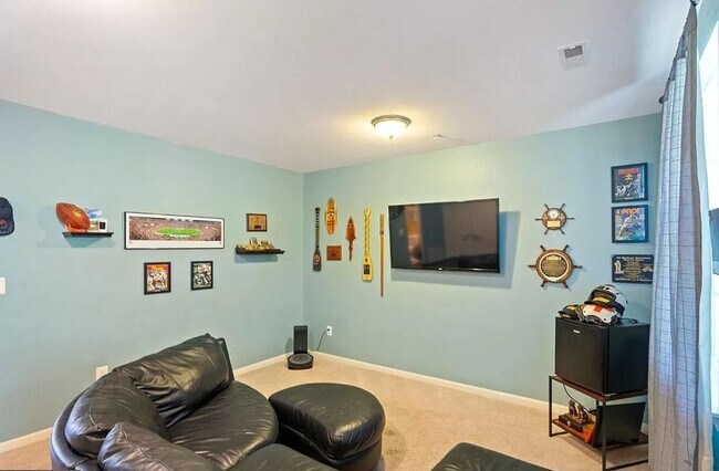 Building Photo - 3 level End Unit townhouse w/bump out in B...