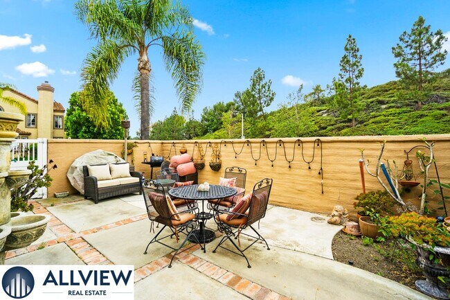 Building Photo - Fully Furnished Townhome with Attached Garage in Aliso Viejo!