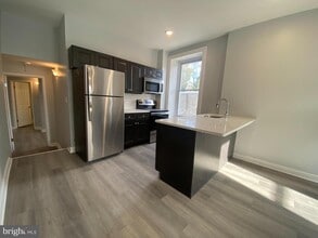 Building Photo - 21 E Price St