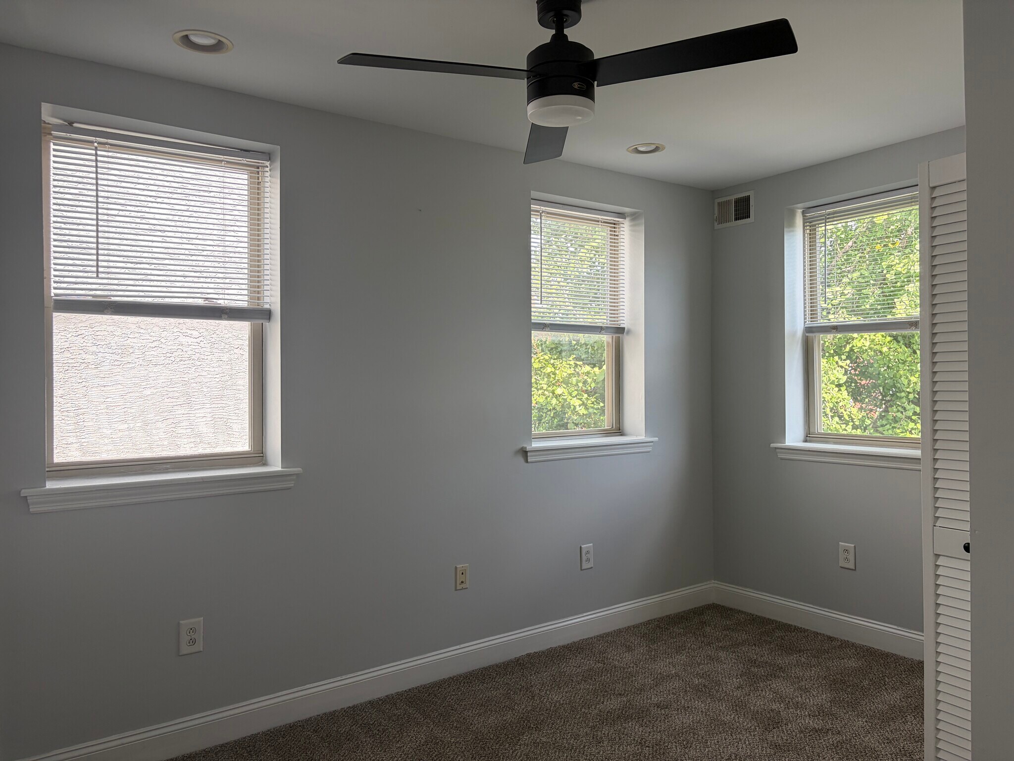 Building Photo - 115 E Girard Ave