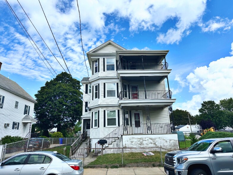 Building Photo - 528 Lawton St
