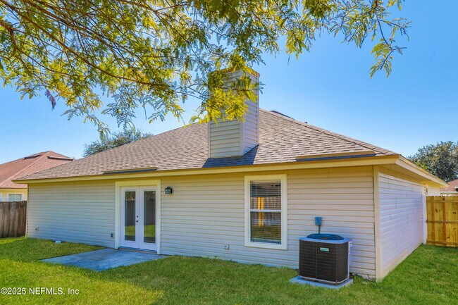 Building Photo - 3738 Woodbriar Dr