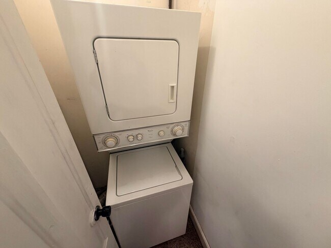 Building Photo - 285.5 Hudson Ave