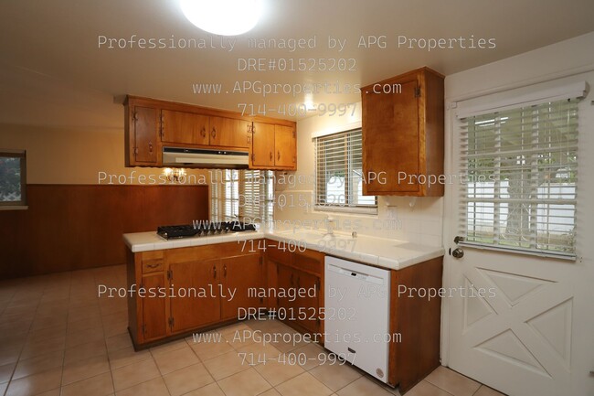 Building Photo - Newly updated 3 bedroom / 2 bathroom house...