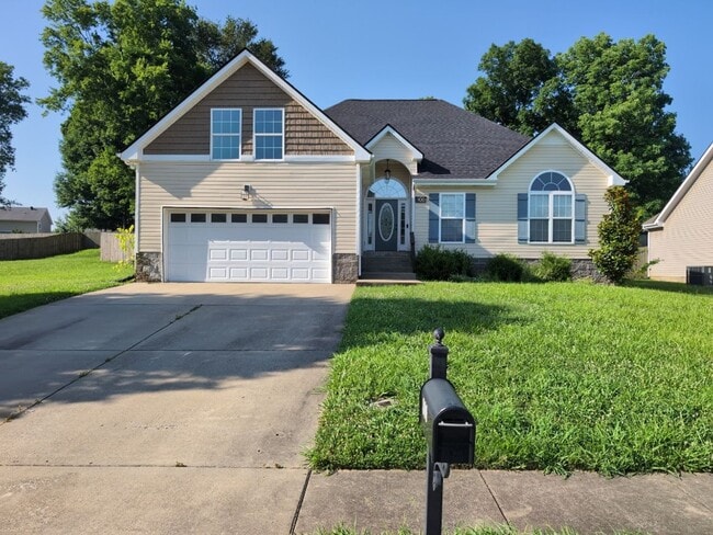 Primary Photo - Adorable Ranch with a bonus room and half ...