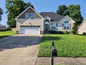 Building Photo - Adorable Ranch with a bonus room and half ...