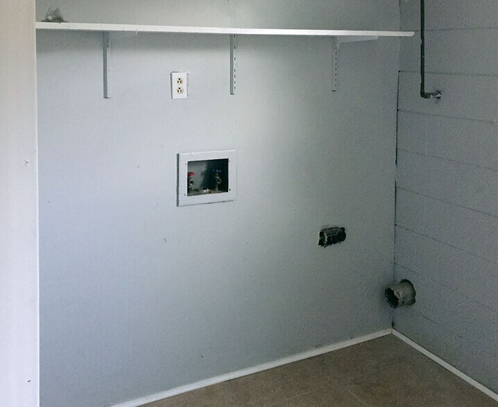 Building Photo - 1404 Winthorne Drive