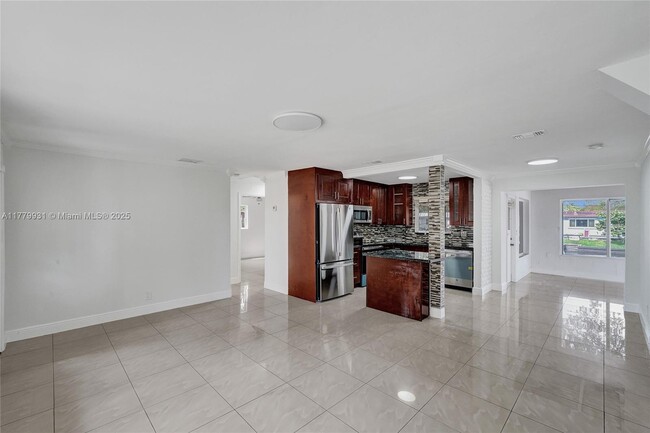 Building Photo - 924 N 30th Rd