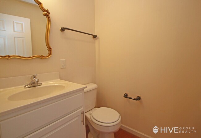 Building Photo - Beautiful Rental with Scenic Views Just Minutes from Downtown Harrisonburg!