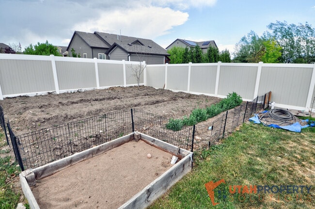 Building Photo - 6332 Spray Lake Dr