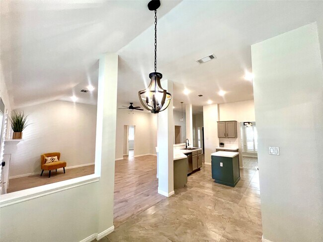 Building Photo - 5012 N Nelson Dr