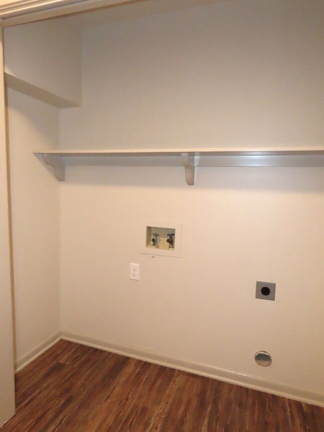 Building Photo - Remodeled in 2024! Gorgeous 3 Bdrm., 2 Bath Duplex in Whitehouse ISD!