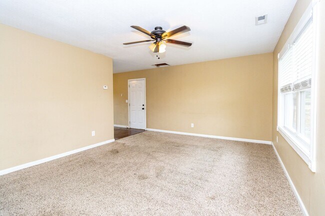 Building Photo - 3 bed, 1 bath home for rent!