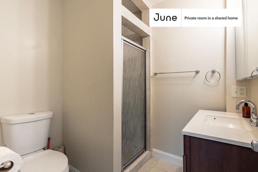 Building Photo - Room in Shared 3 bed/1 bath home