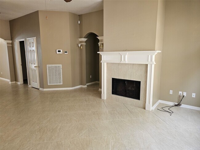 Building Photo - 27182 Kings Manor Dr S