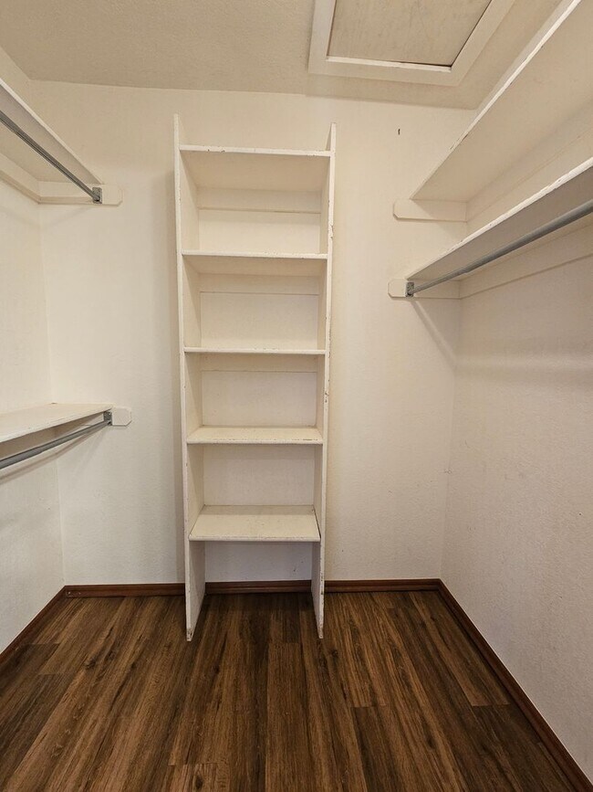 Building Photo - (3) Bed/(2) Bath in West Norman's Castlero...