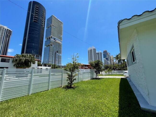 Building Photo - 201 186th St