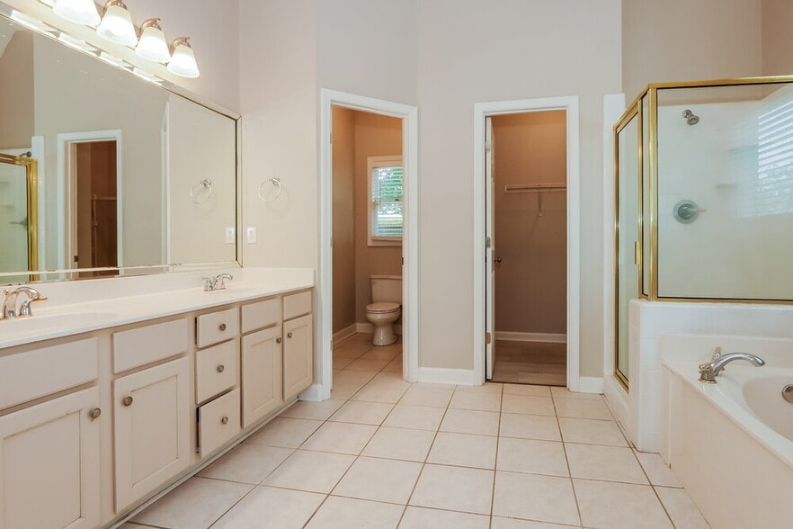 Building Photo - 8895 Linell Cove