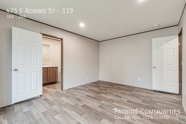 Building Photo - 475 E Robins St