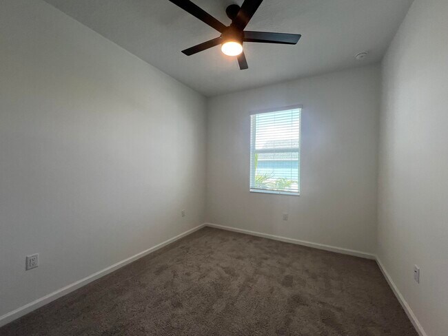 Building Photo - 4910 Longwood Lake Sq