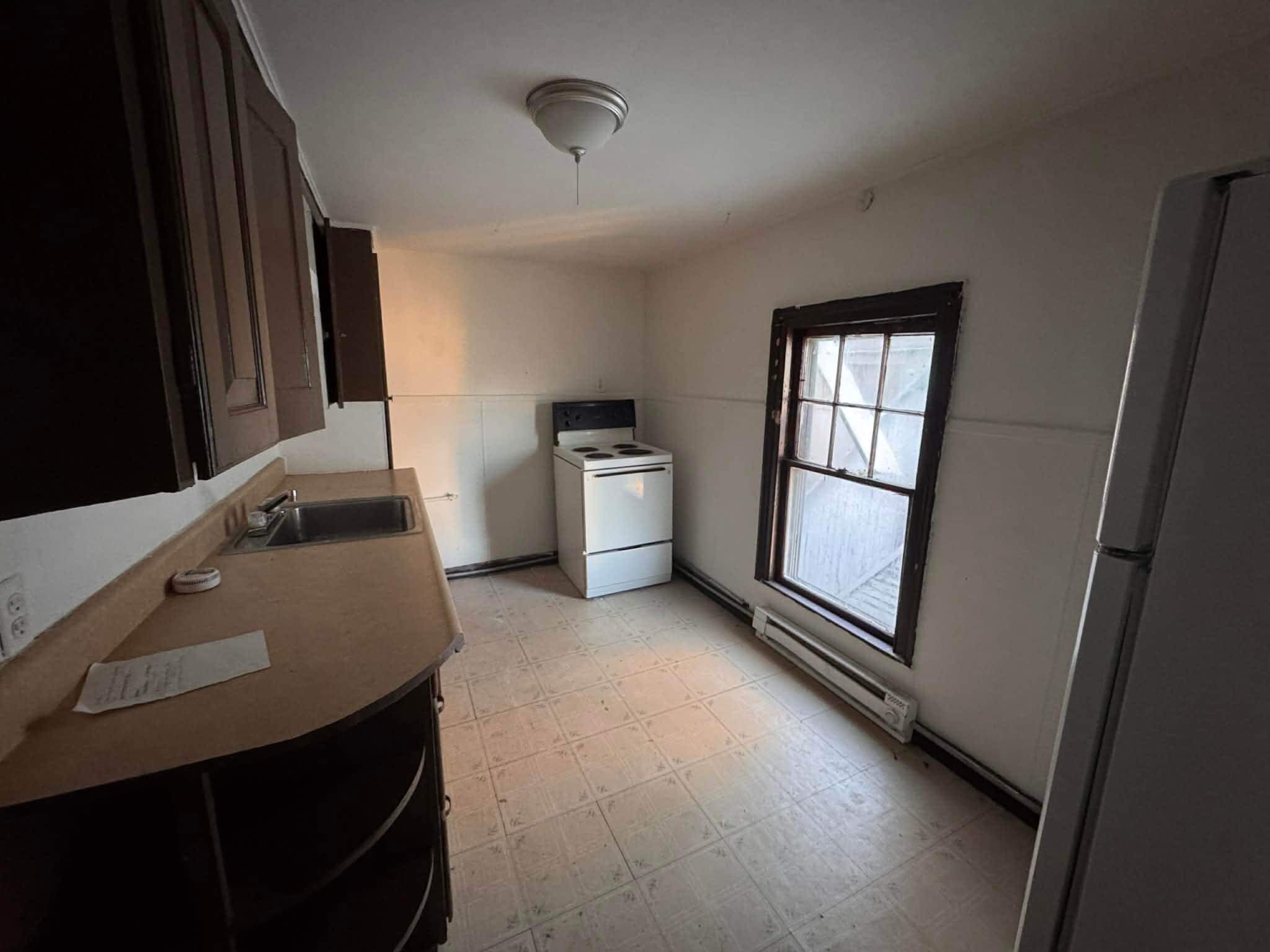 Building Photo - 27 Robinson St