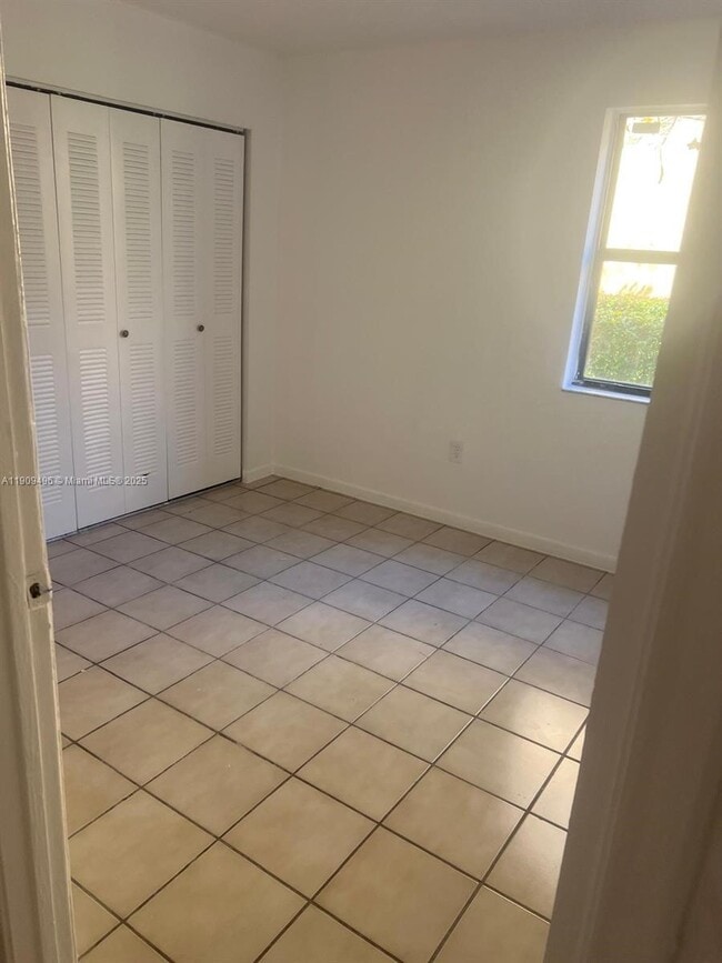 Building Photo - 686 NW 114th Ave