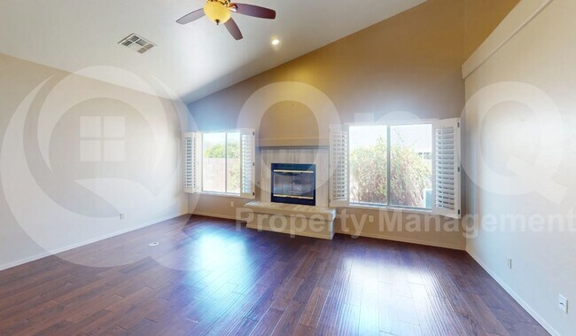 Building Photo - 990 S Avenida Los Reyes