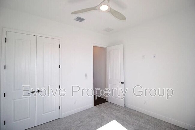 Building Photo - 20 Del Palma Dr