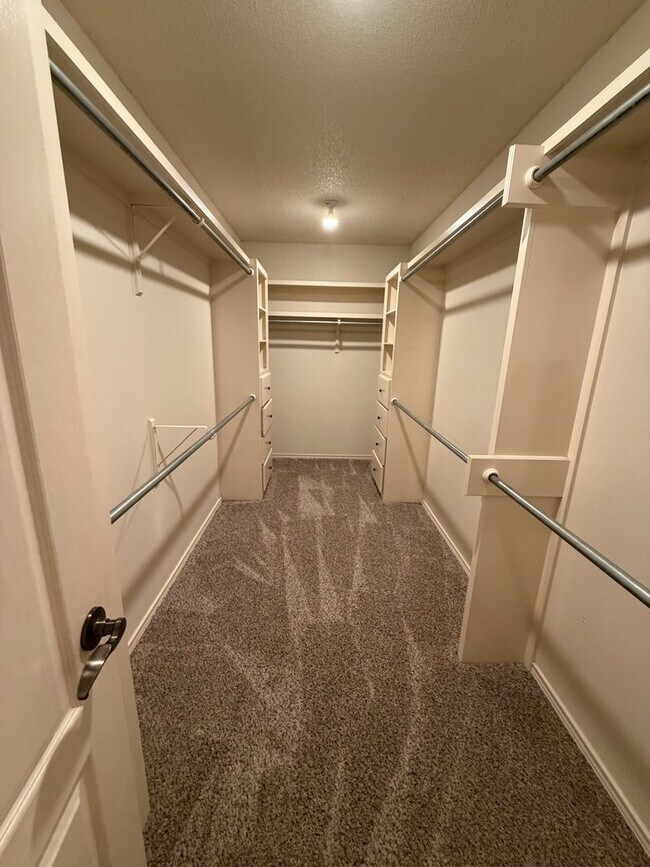 Building Photo - Beautiful home in Day Estates