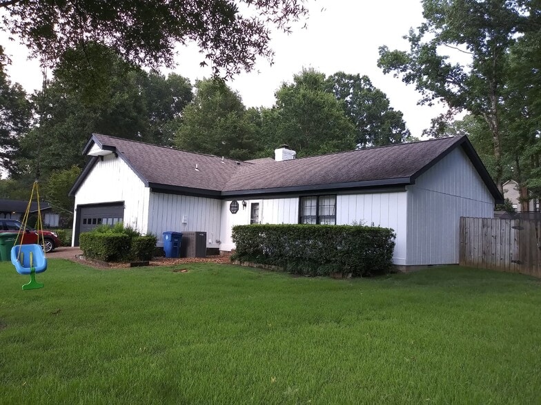 Front - 8501 Buckthorn Dr