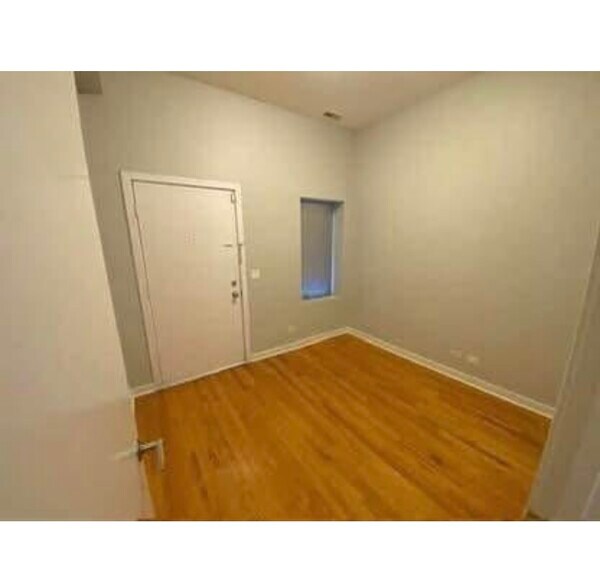 Building Photo - 44 N Paulina St