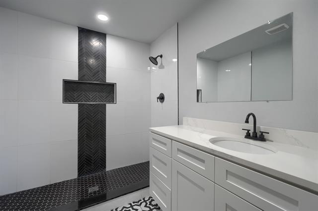 Building Photo - 2325 San Medina Ave