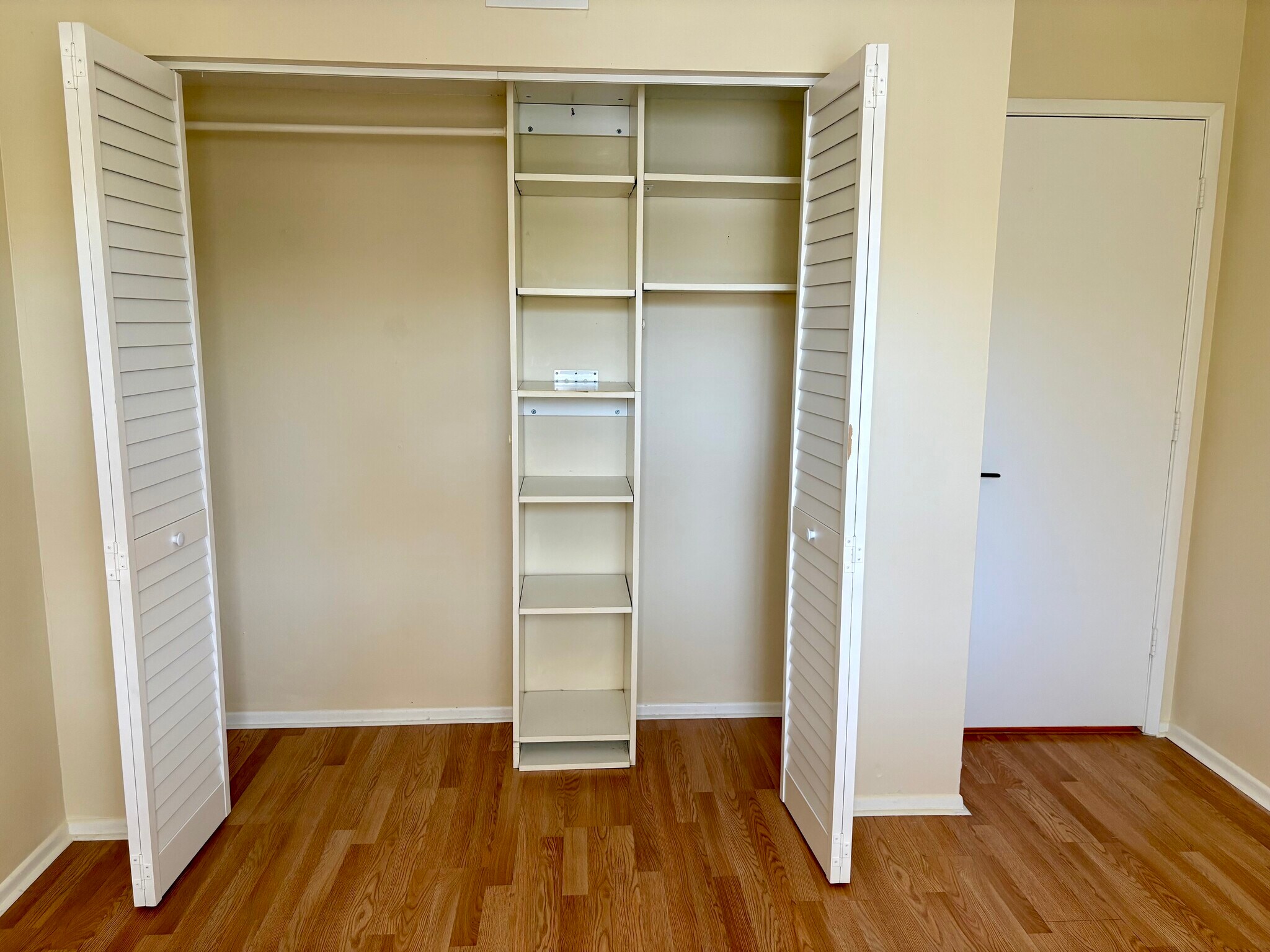 Building Photo - 2717 S Oakland Forest Dr