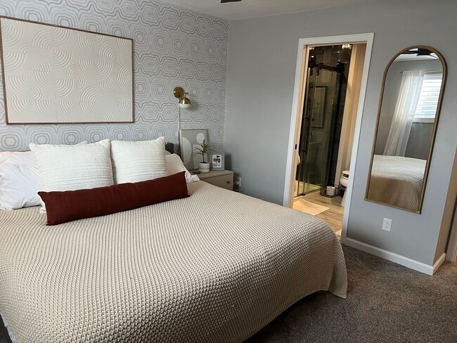Building Photo - Stunning 5 Bedroom in the Coveted Kipling ...