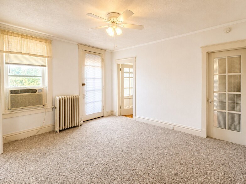 Building Photo - 3850 De Tonty St