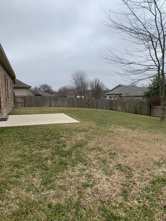 Building Photo - Beautiful Open Layout 3 Bedroom 2 Bath 3 C...