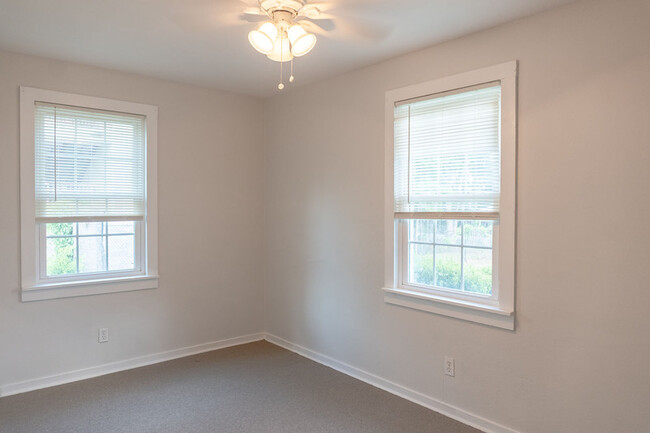 Building Photo - Hayden Road - 414 H