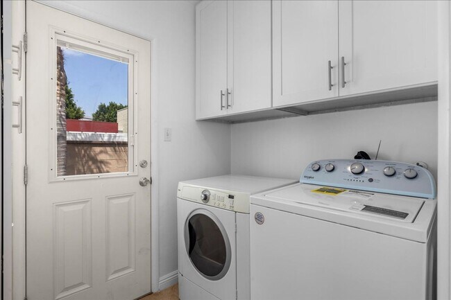 Building Photo - Corner lot home on a classic tree lined Beverly Hills street