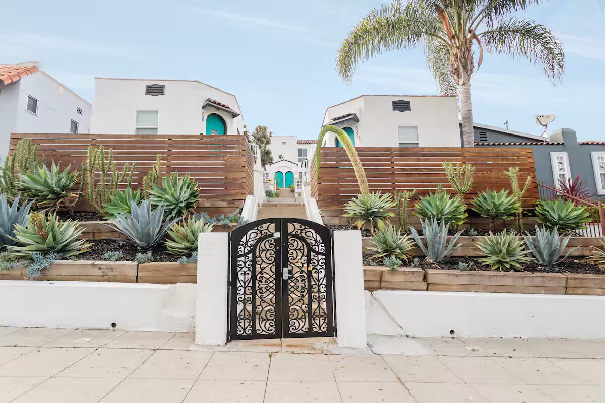 Building Photo - 331 1/2 N Alexandria Ave