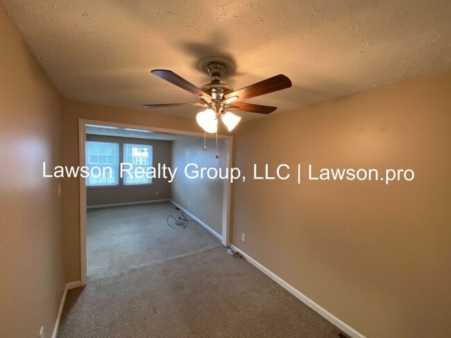Building Photo - Charming Salem Townhome