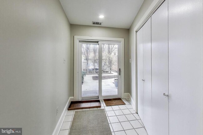Building Photo - 1324 10th St NW