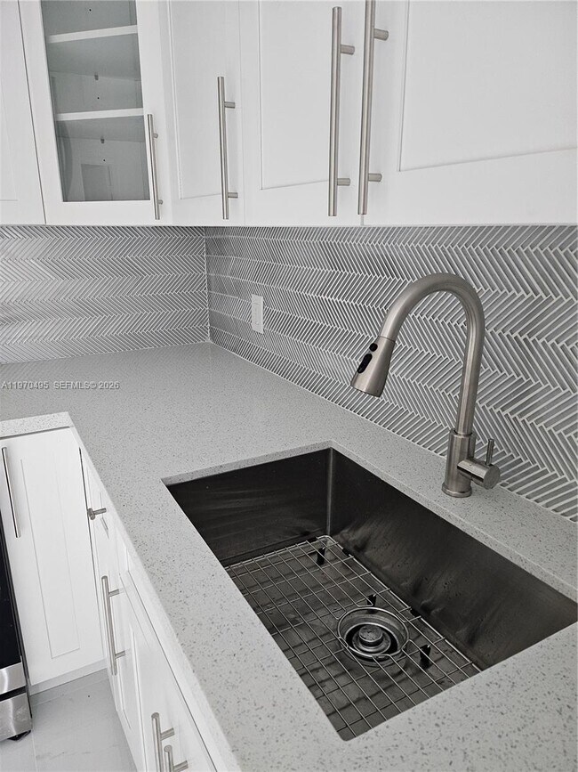 Building Photo - 3310 Meridian Way S