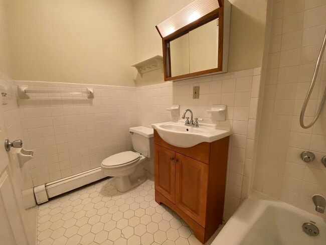 Building Photo - 218 Willow Ave