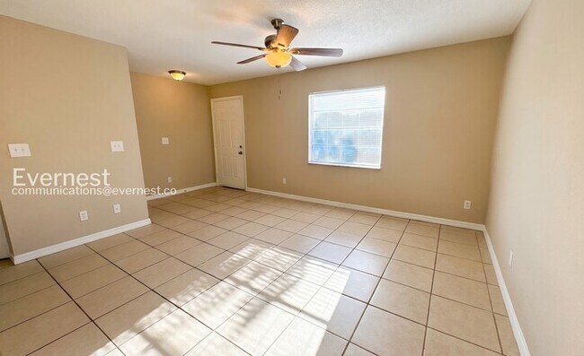 Building Photo - 3060 St Paul Dr