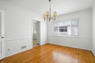 Building Photo - 8214 De Longpre Ave