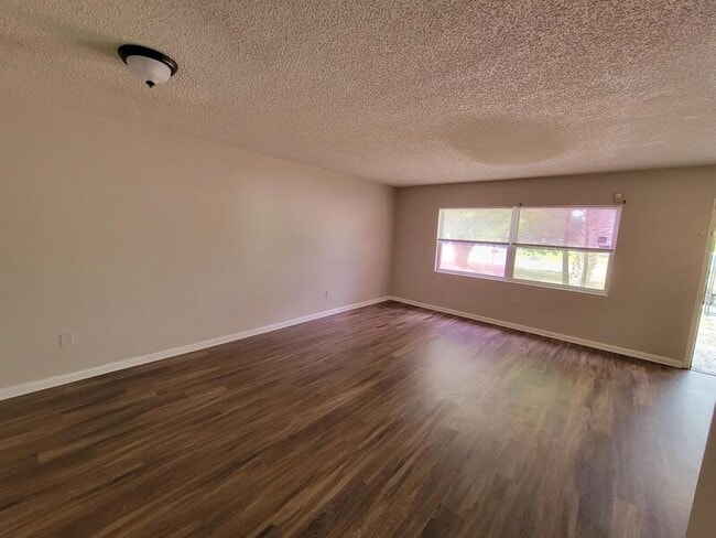 Building Photo - 500 N Mars Ave