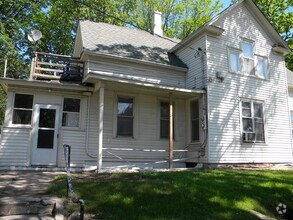 Building Photo - 600-02 Buchanan St NE