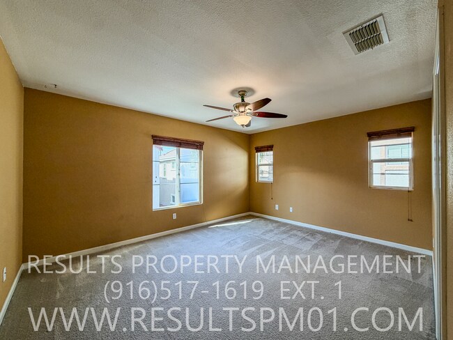 Building Photo - Lovely Courtyard Home 3 Bedroom w Bonus Rm